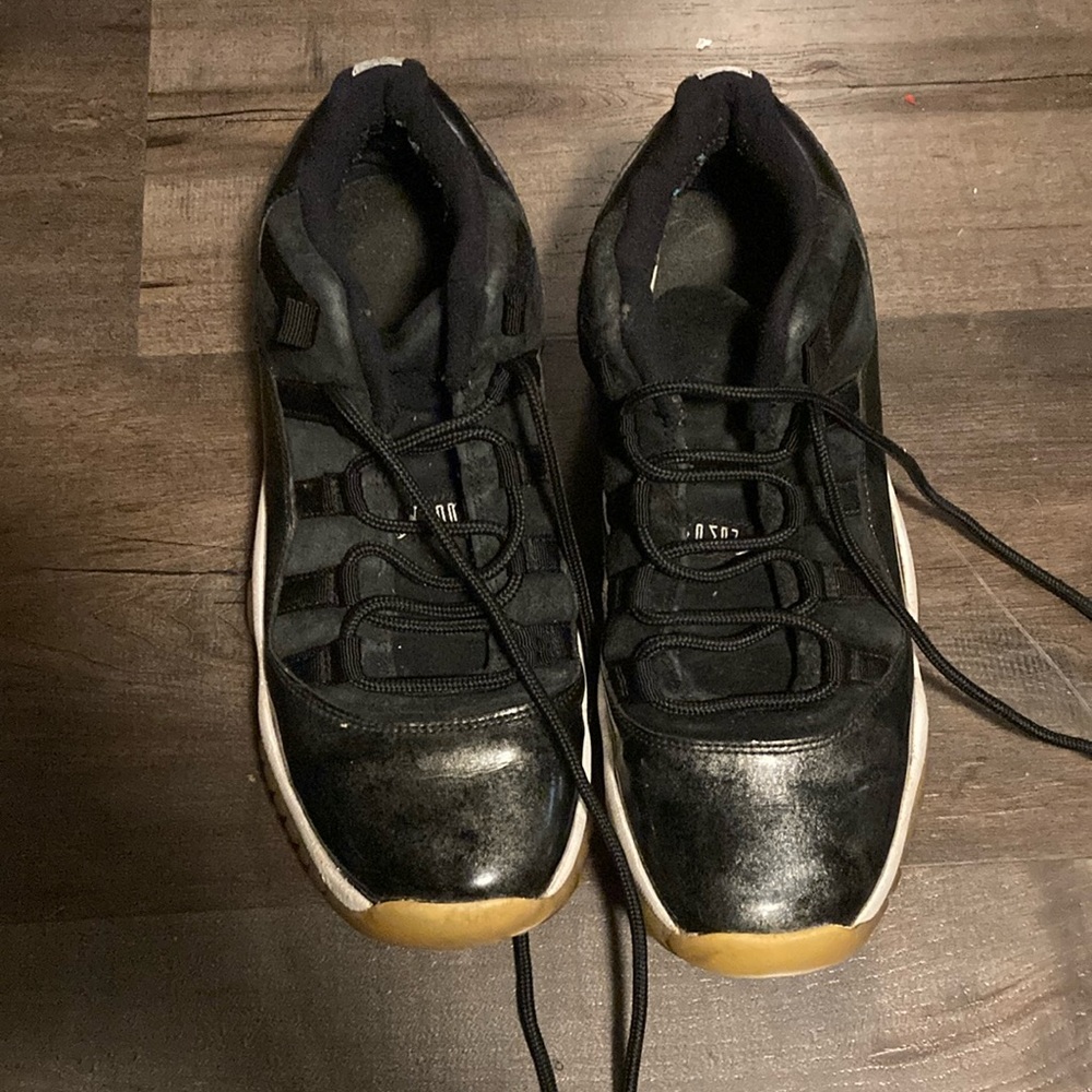 Jordan’s. Very good condition. Bought in 2018. Jordan 11.